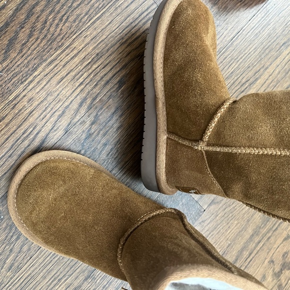 Koolaburra Toddler Boots (size 8) - Picture 2 of 3